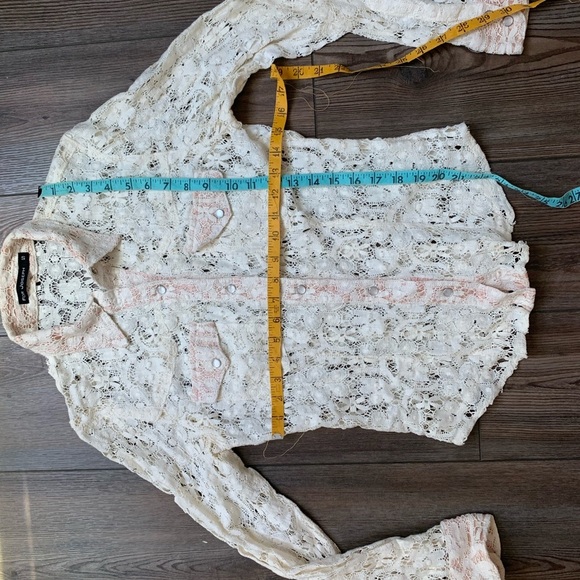 Women Top - Picture 6 of 7